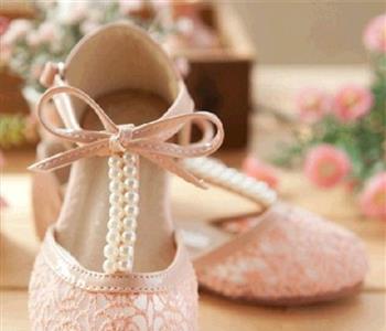 بالصور حذاء بلارينا لقدمين أكثر راحة في حفل زفافك