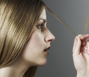 علاج تقصف الشعر المصبوغ بطرق طبيعية