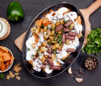 طريقة عمل فتة السجق بصوص الزبادي