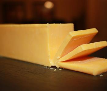 طريقة عمل الجبنة الشيدر في المنزل لساندويتشات مدرسية لذيذة ومغذية