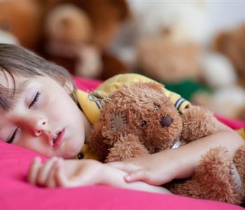 مخاطر قلة النوم على الأطفال