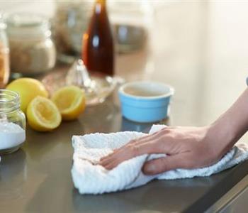 كيفية استخدام ملح الليمون في تنظيف المطبخ حل سحري