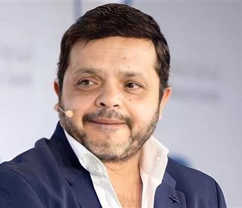 محمد هنيدي يتخلى عنه حسه الكوميدي ويتأثر بالزلزال ماذا قال