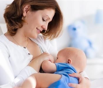 فوائد الرضاعة الطبيعية للأم لا تتوقعيها