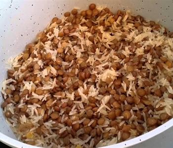 طريقة عمل العدس بجبة مع الأرز خطوة خطوة