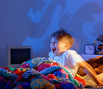 كيف تجنبين طفلك رؤية الكوابيس الليلية؟