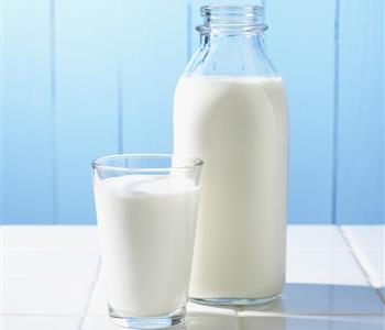 مخاطر شرب الحليب بكثرة وبعض البدائل