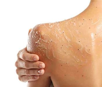 وصفات طبيعية للتخلص من الجلد الميت على الجسم