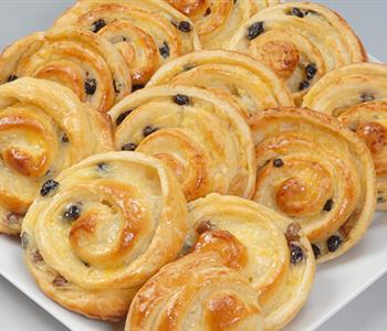 طريقة عمل البريوش الهش بالزبيب والكرز طراوة ومذاق لا يقاوم