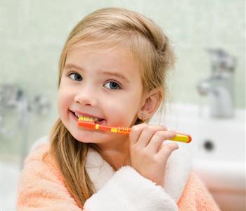 قبل بداية العام الدراسي كيف تختاري معجون الأسنان الصحيح لطفلك