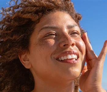 نصائح للحفاظ على بشرتك قبل التعرض للشمس فترة طويلة