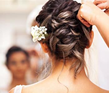 أخطاء تجنبيها عند اختيار تسريحة شعرك في الزفاف