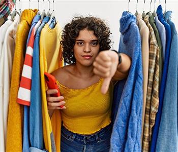 كيف تتجنبين أخطاء تنسيق الملابس الشائعة
