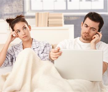 7 أسباب لتجاهل زوجك لكِ.. تعرفي عليها لعلاقة أفضل