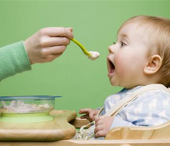 أكلات سهلة وسريعة للسنة الأولى من عمر الطفل