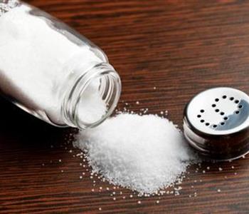 كمية الملح الواجب تناولها في اليوم حتى لا يصيبك بالضرر