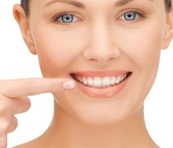 4 وصفات طبيعية لتبييض الأسنان أفضل من المعجون